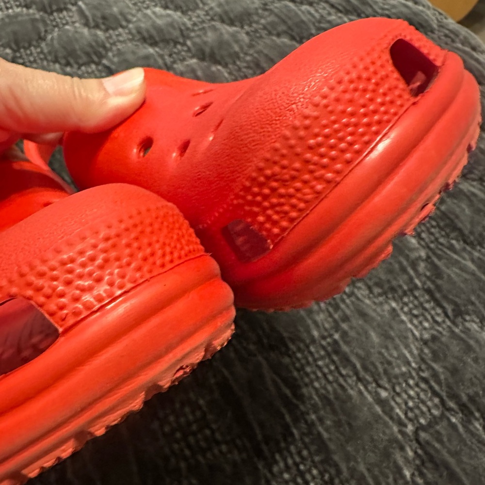 Red crocs - Picture 8 of 14